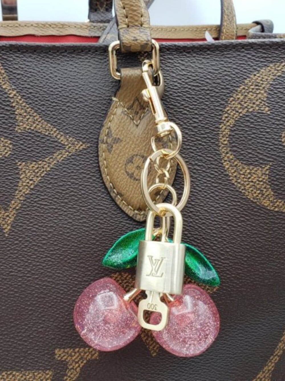 LV Gold Padlock & Key 🔒 Authentic Louis Vuitton Bag Unbranded Apple Charm - Picture 4 of 11